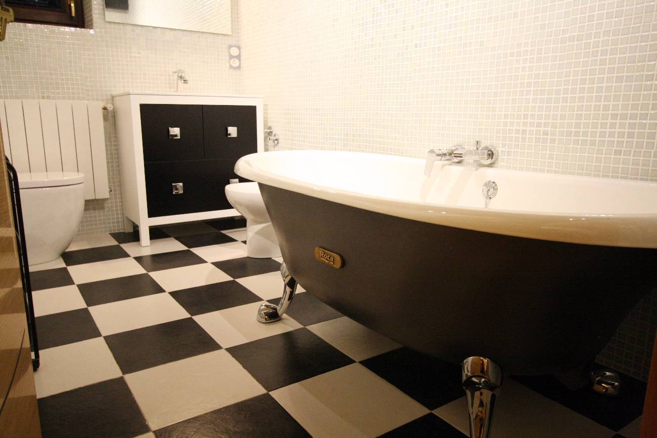 Calidos y amplios cuartos de baño 